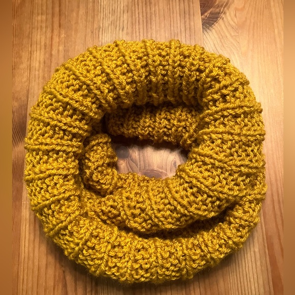NWOT Golden yellow hand knitted infinity scarf/cowl - Picture 2 of 7